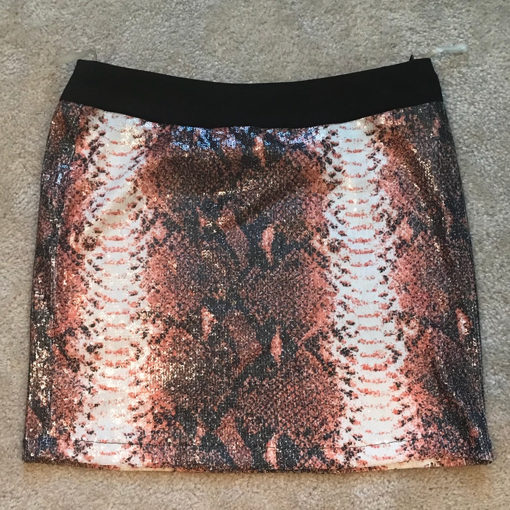 Mini skirt snake print